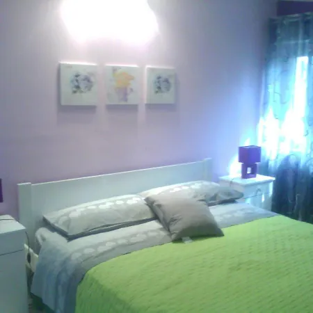 Anna Fucsia Apartment